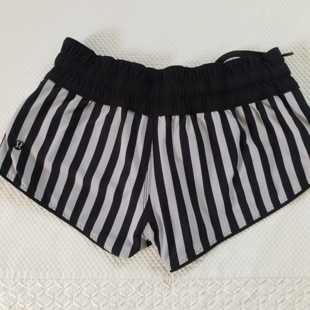 Lululemon Reversible Shanti Surf Short Sz 4 - Picture 8 of 8